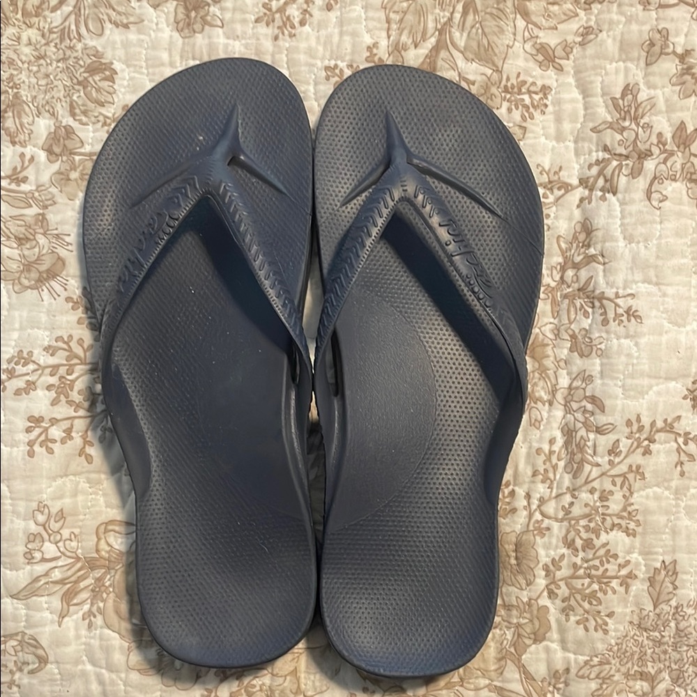 Blue Minimalist Sandals with Y-Shaped Thong Strap